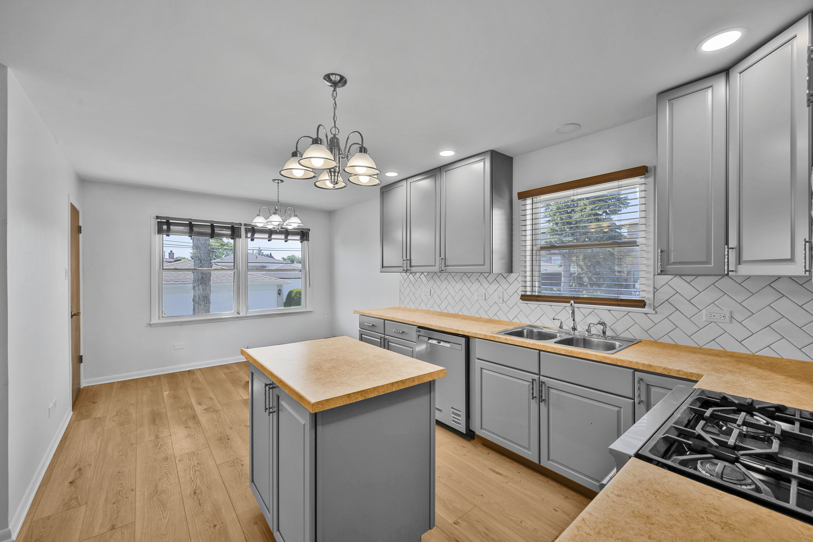 565 Oglesby Avenue, Calumet City, IL 60409