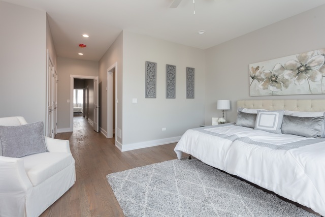 530 E 44TH Place, Chicago, IL 60653