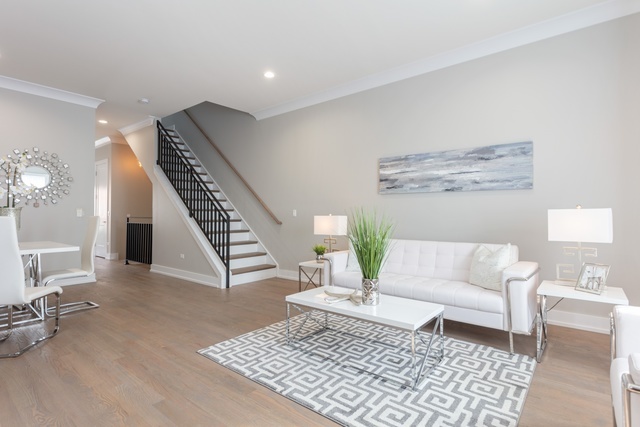 530 E 44TH Place, Chicago, IL 60653