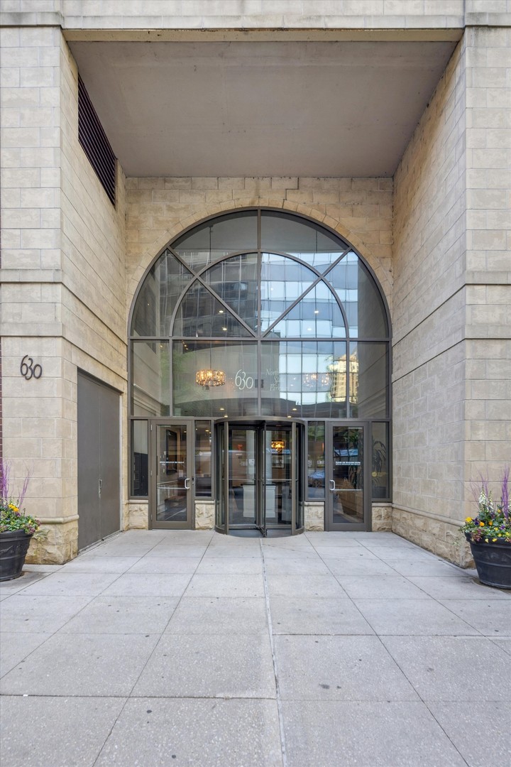 630 N State Street #1305, Chicago, IL 60654