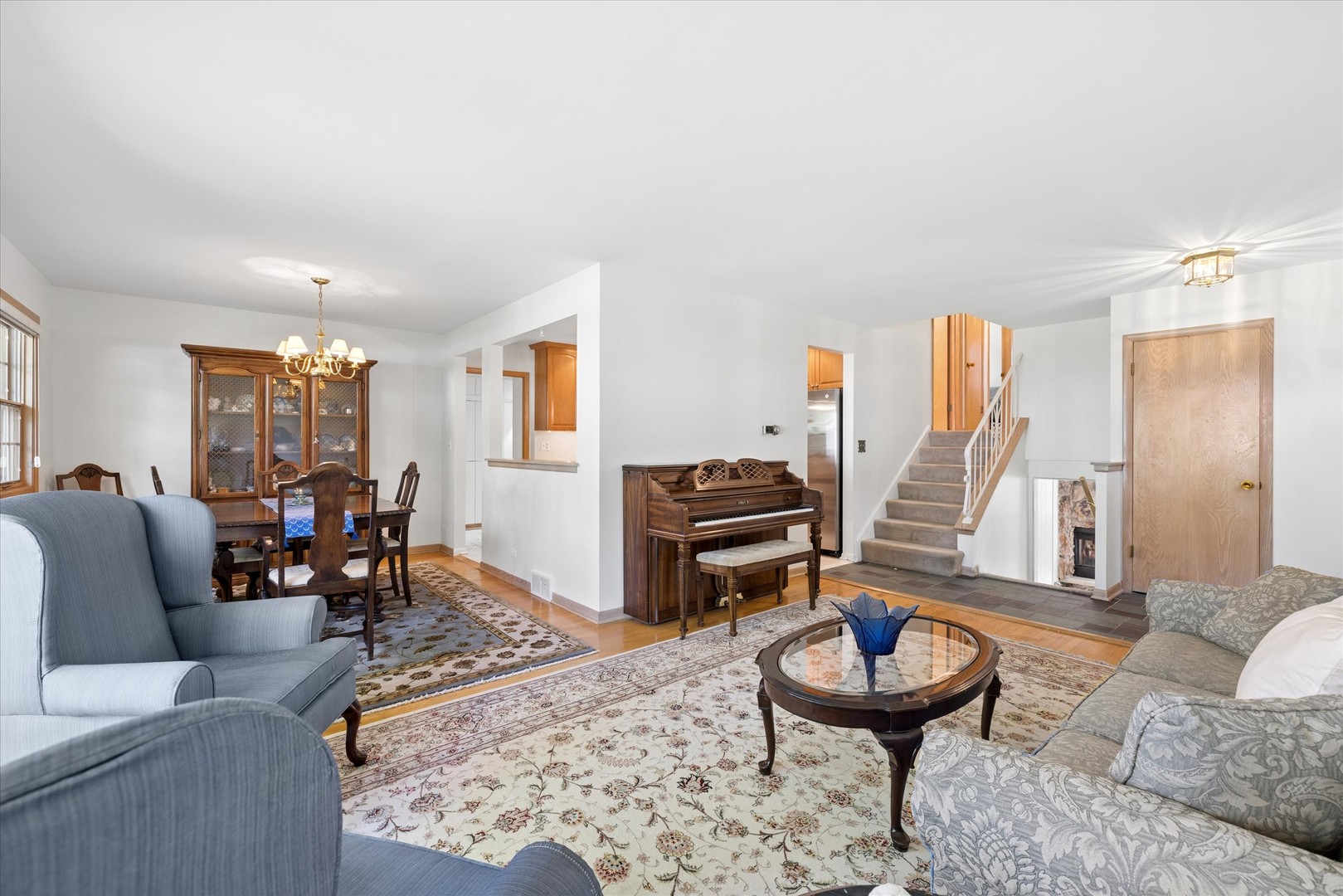 827 N Douglas Avenue, Arlington Heights, IL 60004