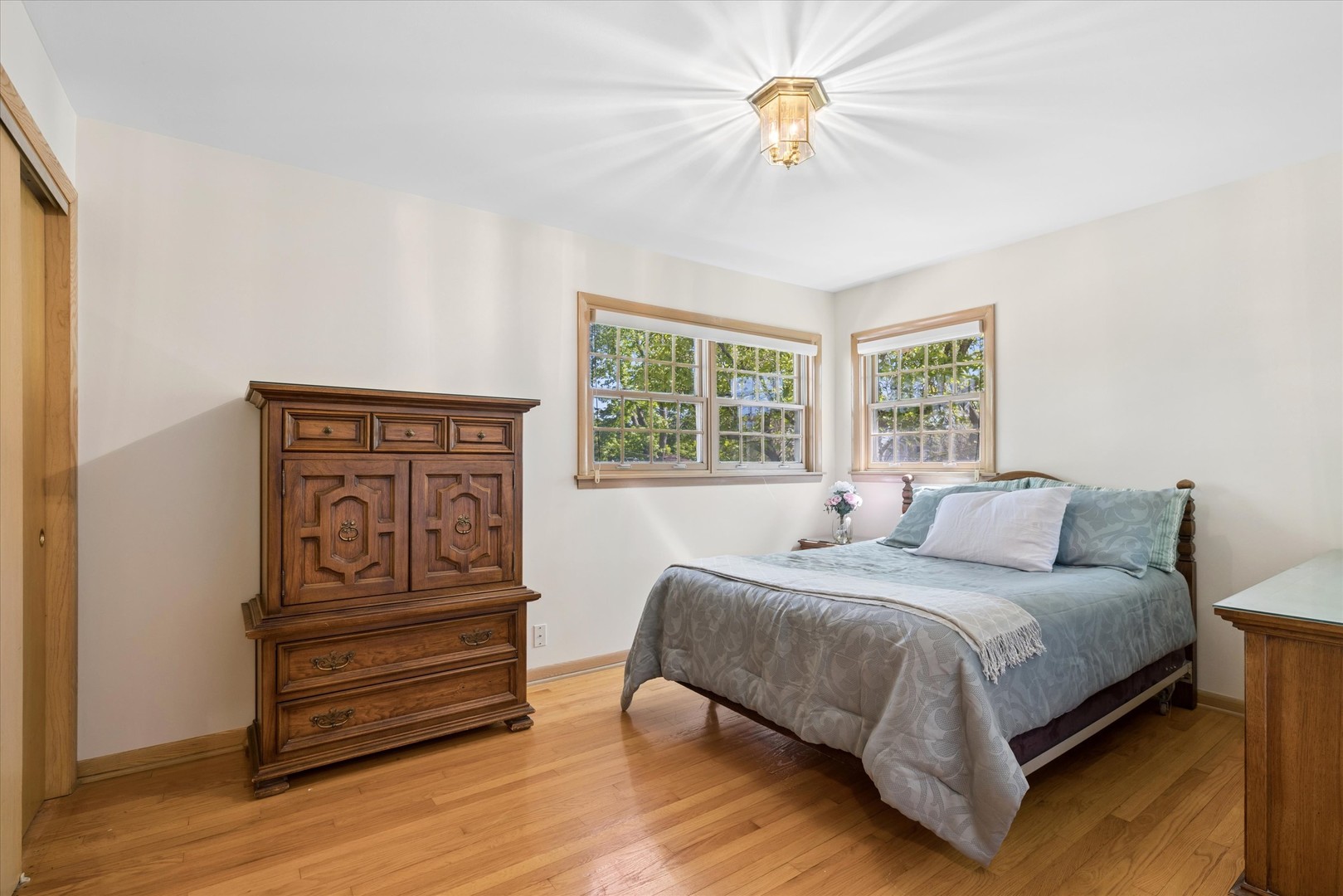827 N Douglas Avenue, Arlington Heights, IL 60004