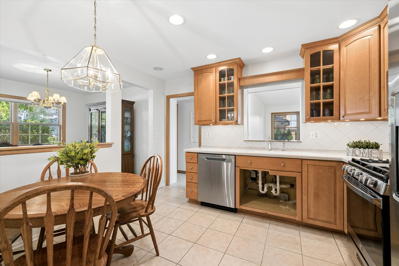 827 N Douglas Avenue, Arlington Heights, IL 60004
