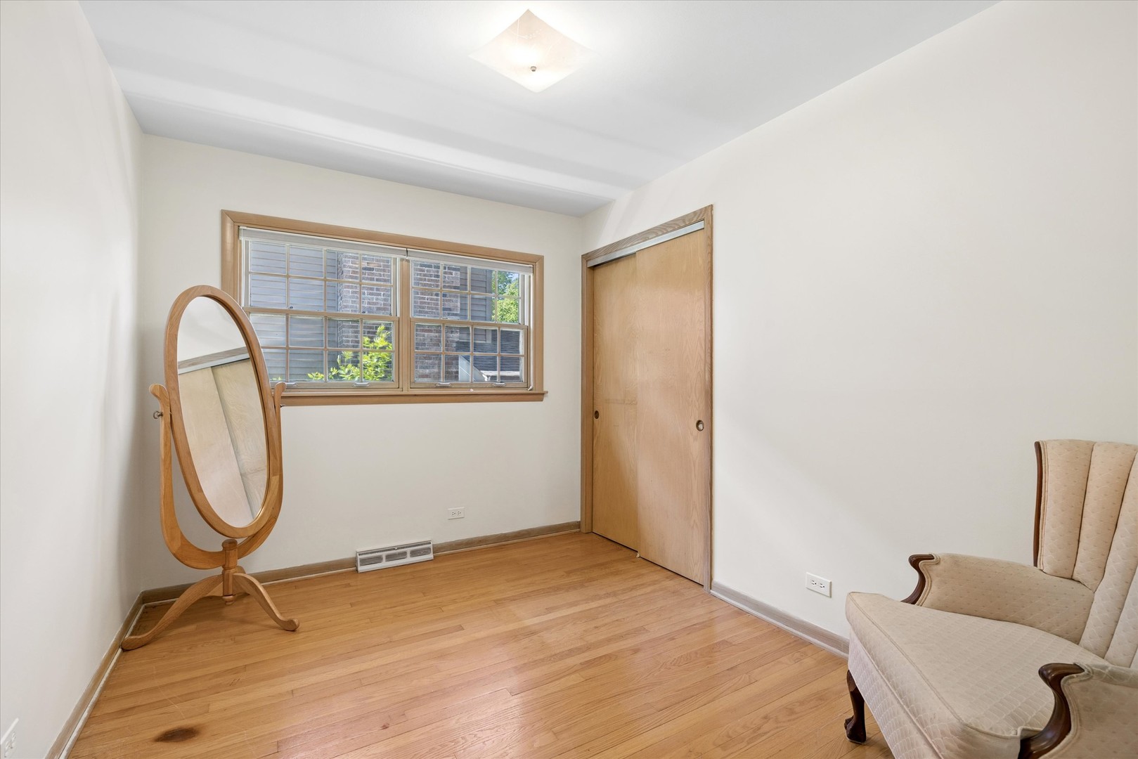 827 N Douglas Avenue, Arlington Heights, IL 60004