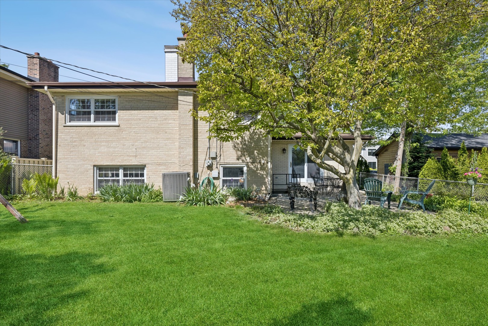 827 N Douglas Avenue, Arlington Heights, IL 60004