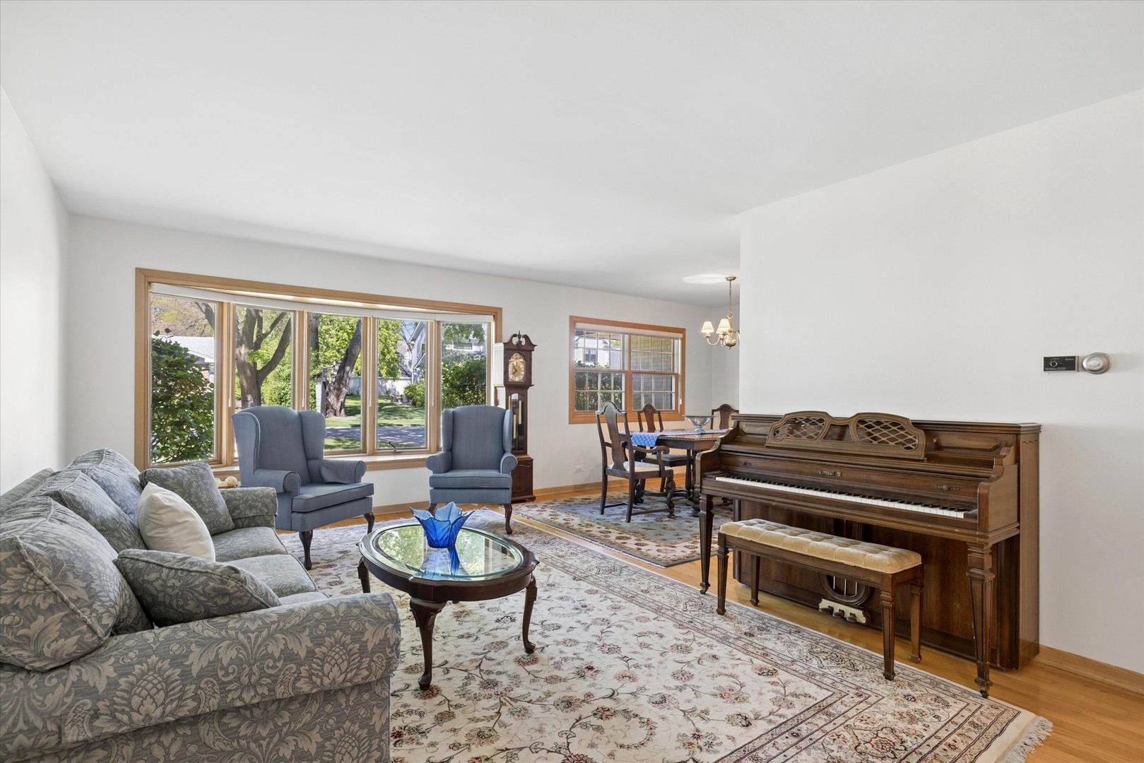 827 N Douglas Avenue, Arlington Heights, IL 60004