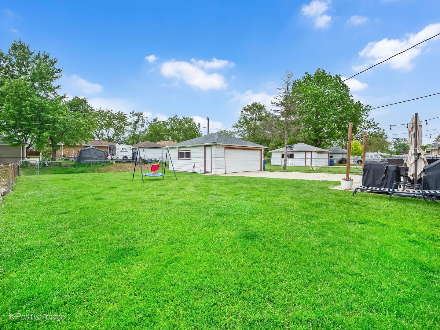 690 W Willow Glen, Addison, IL 60101