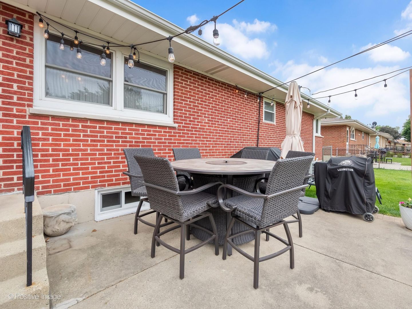 690 W Willow Glen, Addison, IL 60101
