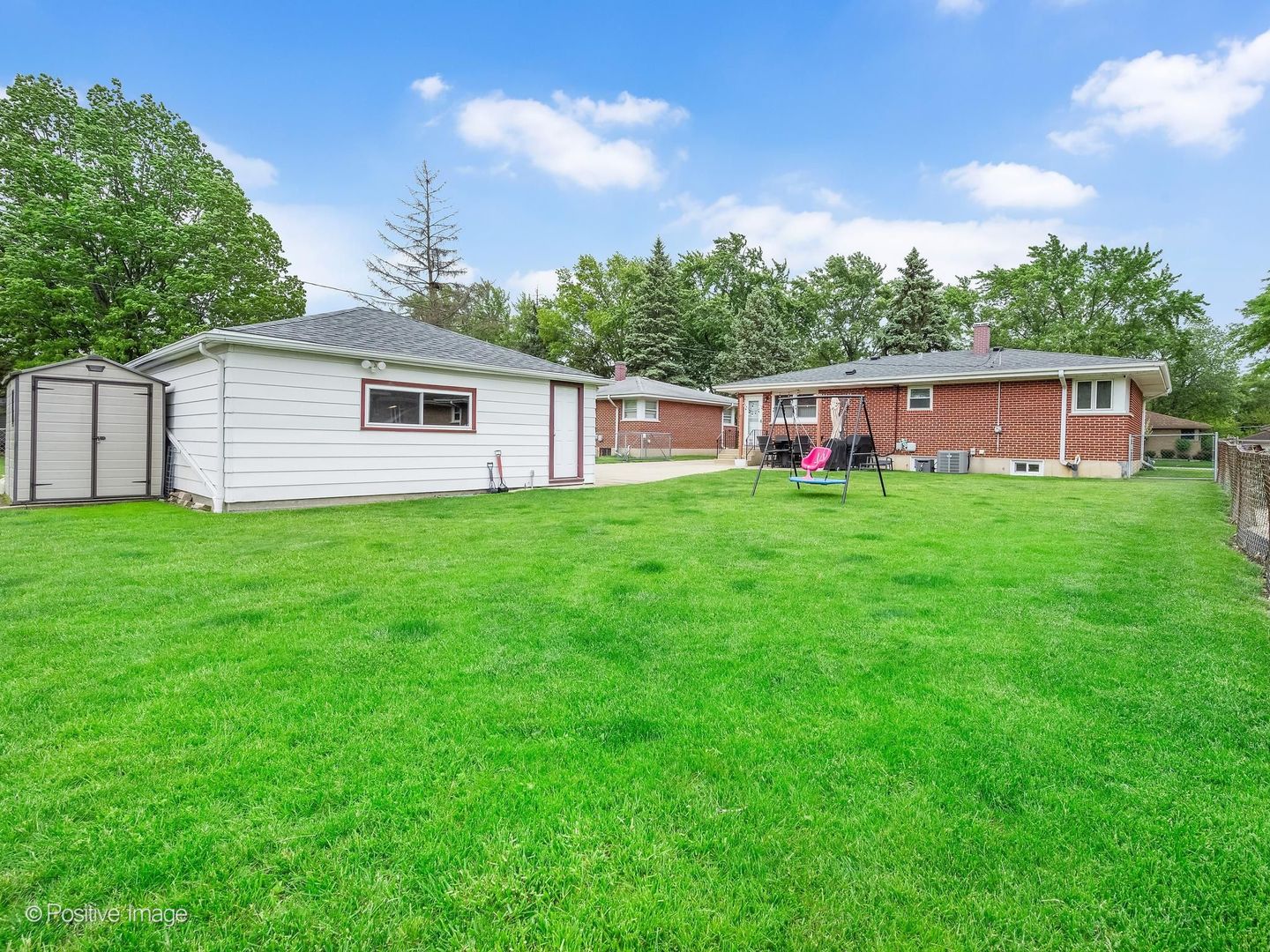 690 W Willow Glen, Addison, IL 60101