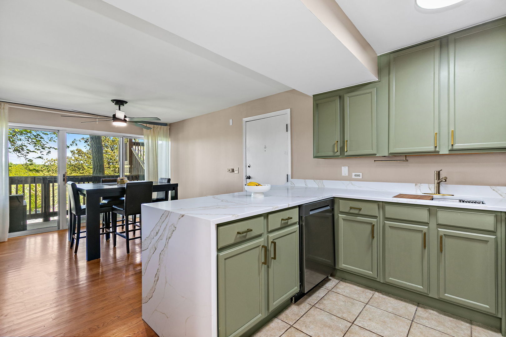 5803 Oakwood Drive #C, Lisle, IL 60532