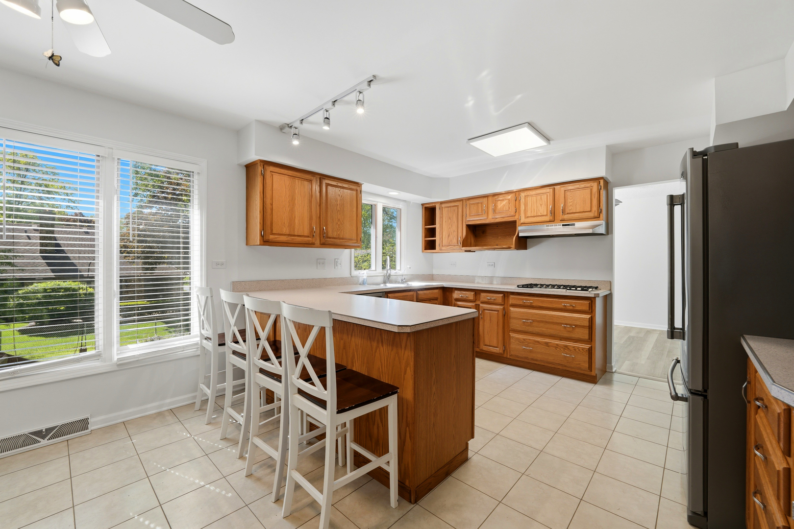 10S324 E Hampshire Lane, Willowbrook, IL 60527