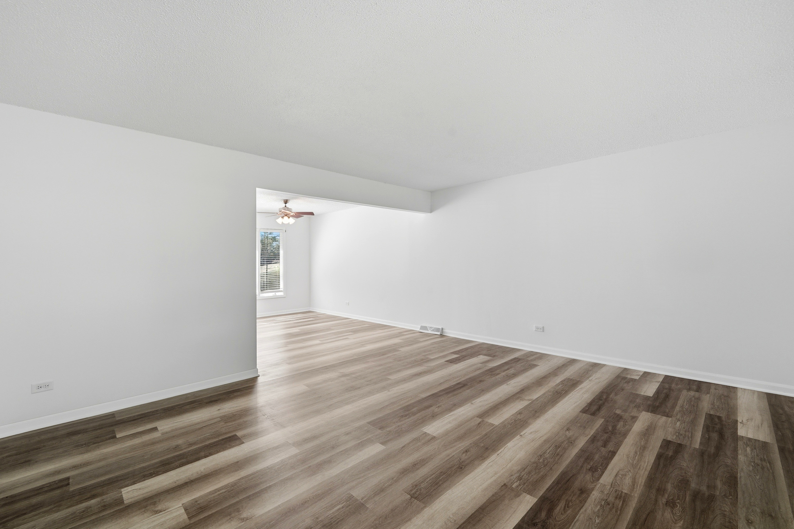 10S324 E Hampshire Lane, Willowbrook, IL 60527