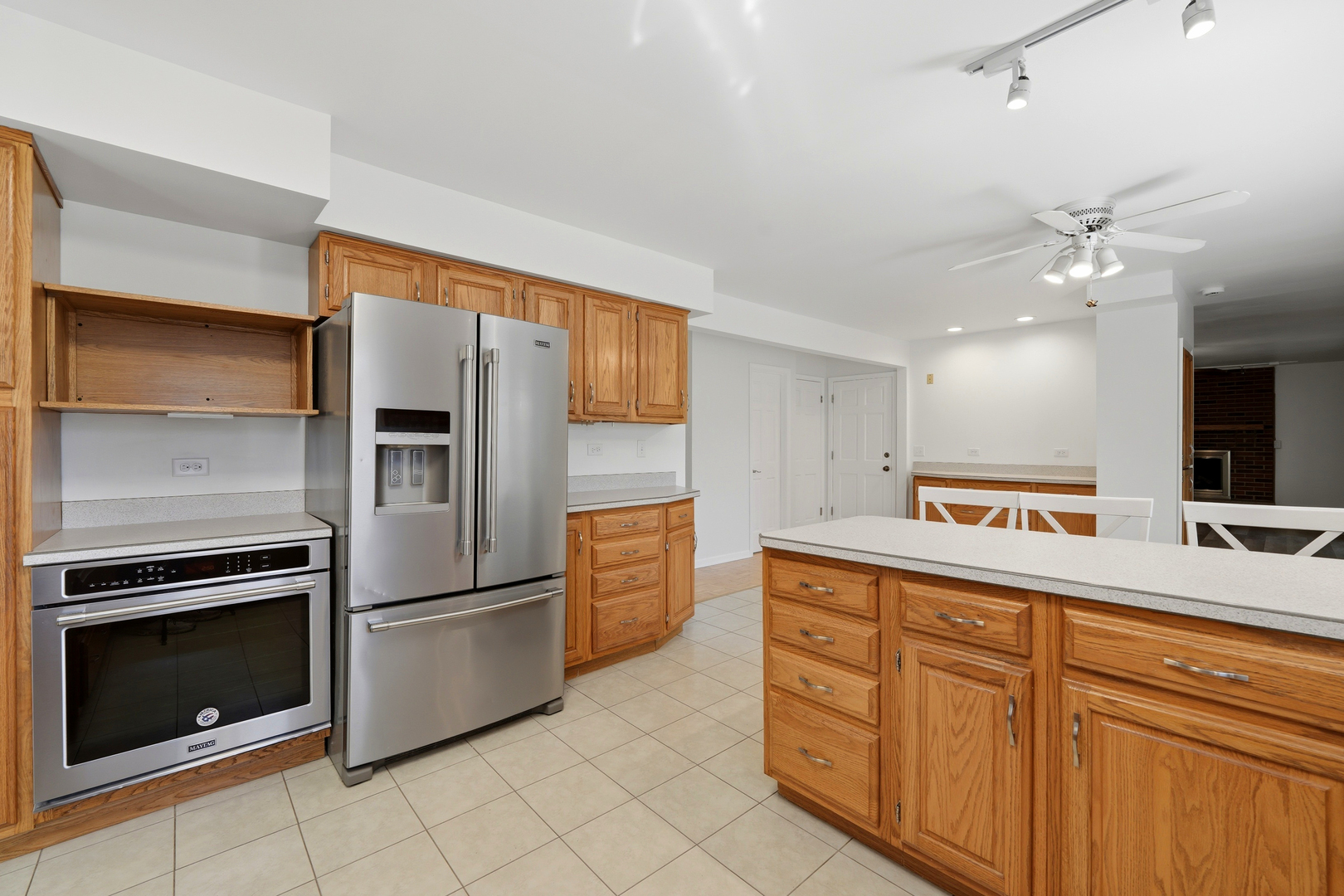 10S324 E Hampshire Lane, Willowbrook, IL 60527