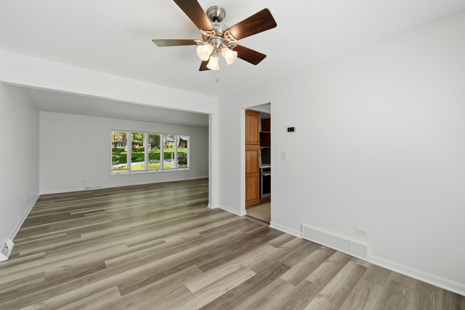 10S324 E Hampshire Lane, Willowbrook, IL 60527