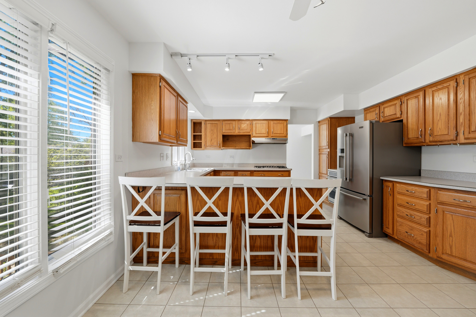 10S324 E Hampshire Lane, Willowbrook, IL 60527