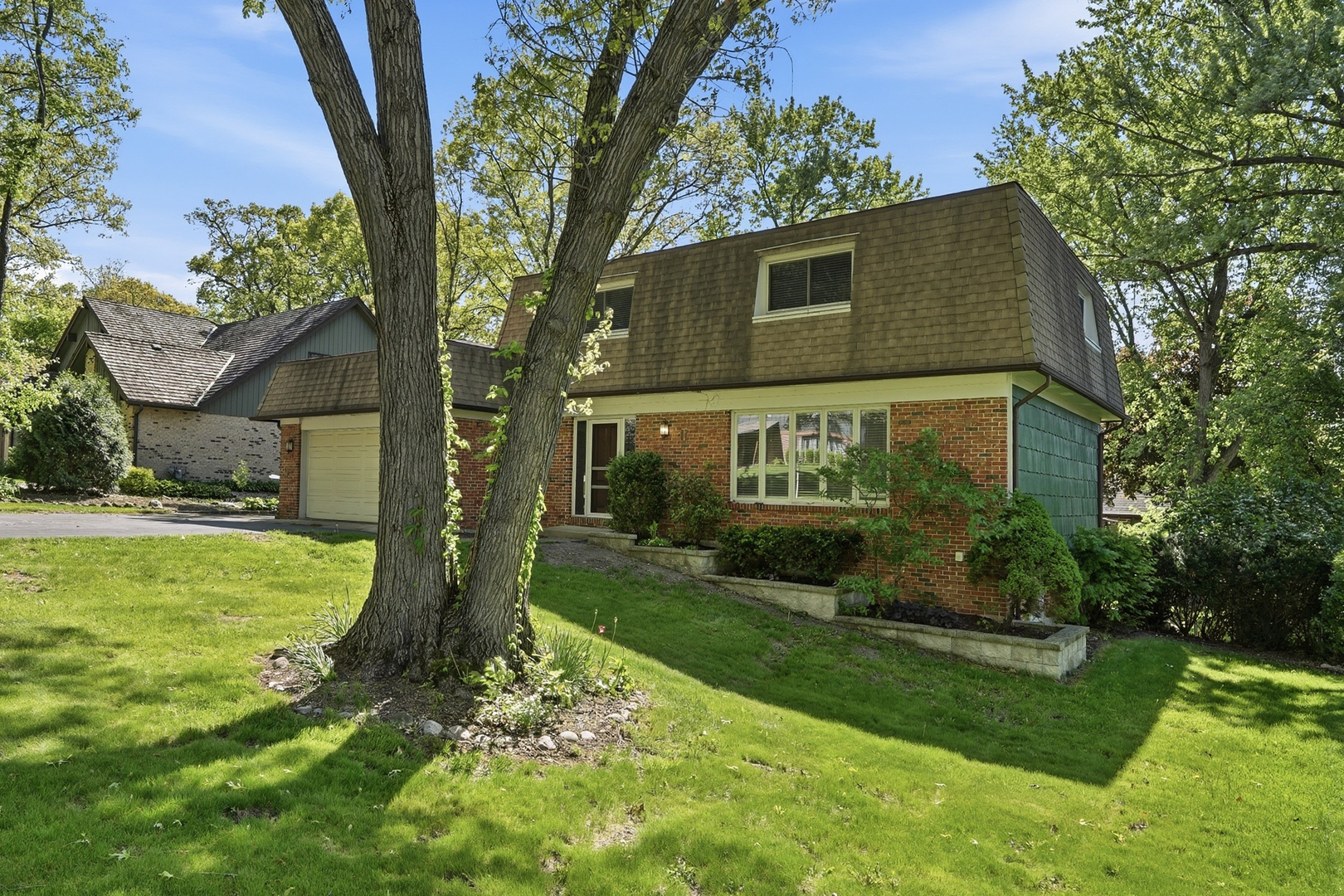 10S324 E Hampshire Lane, Willowbrook, IL 60527