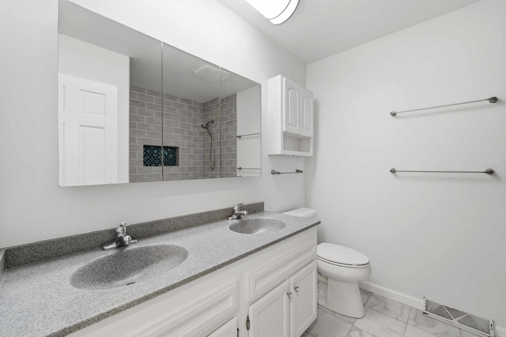 10S324 E Hampshire Lane, Willowbrook, IL 60527