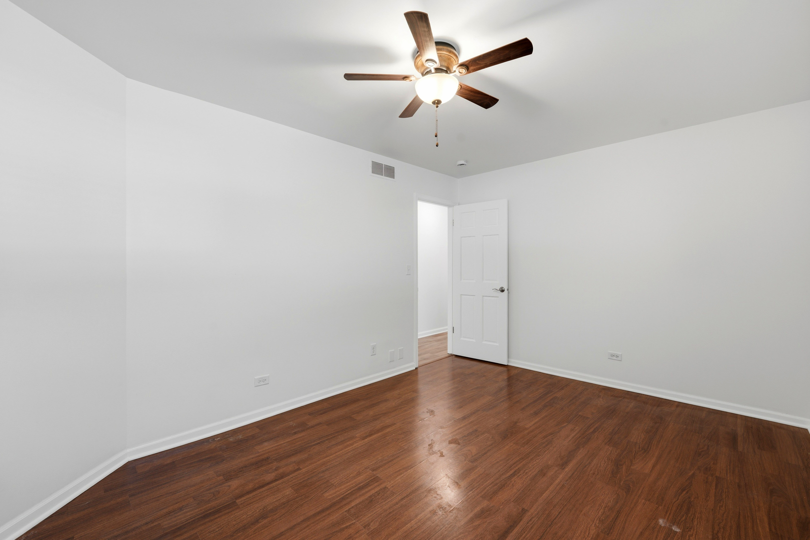 10S324 E Hampshire Lane, Willowbrook, IL 60527