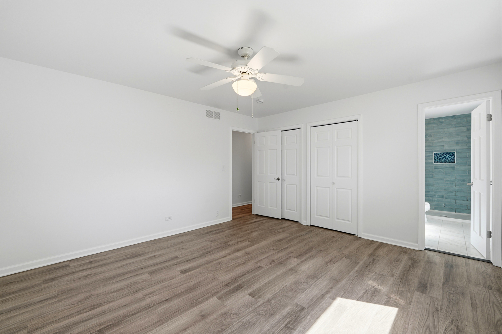 10S324 E Hampshire Lane, Willowbrook, IL 60527