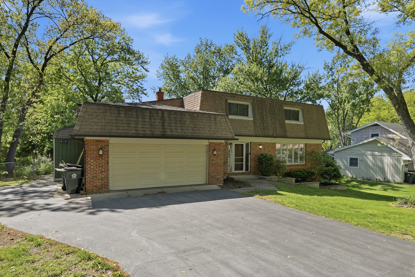 10S324 E Hampshire Lane, Willowbrook, IL 60527