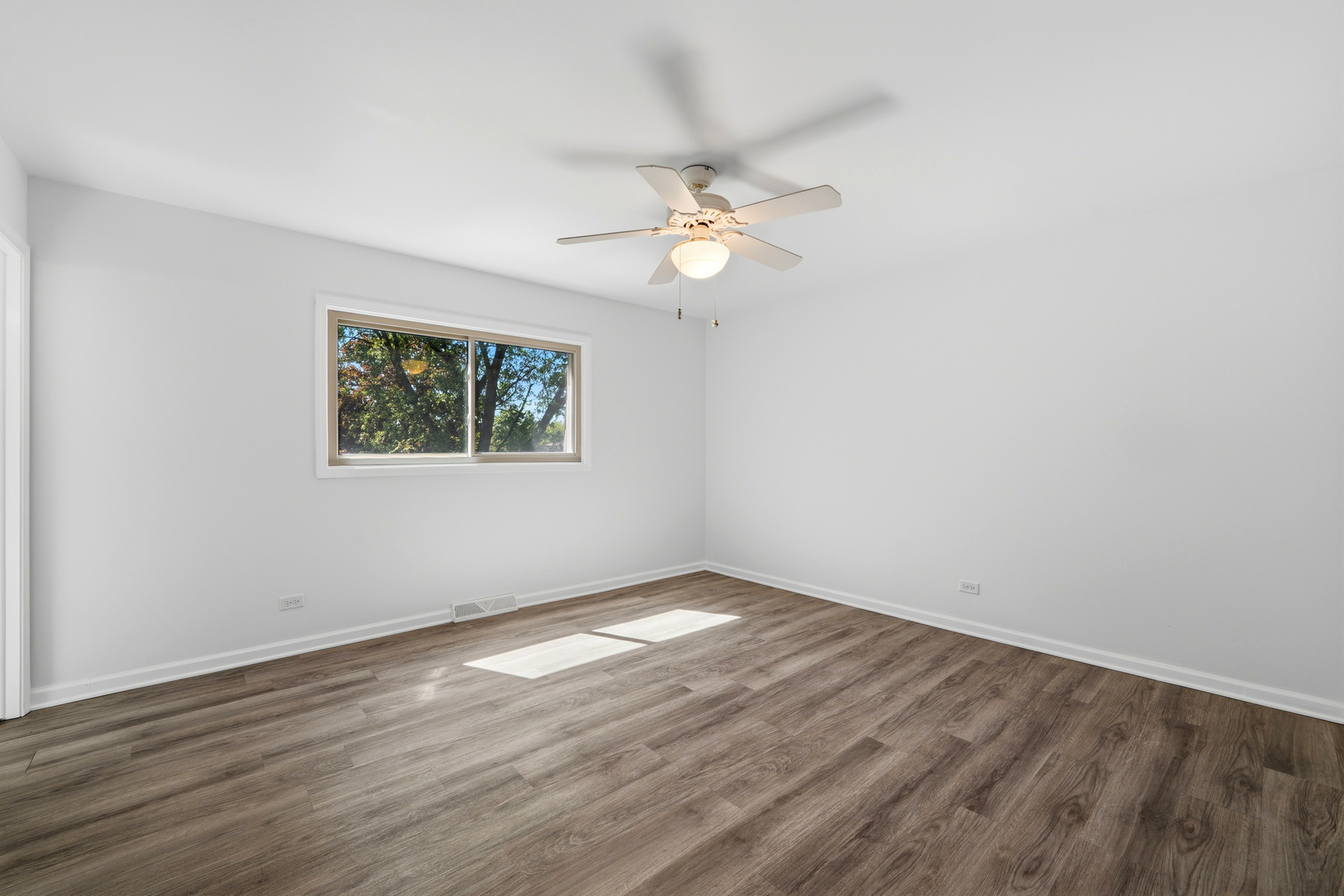 10S324 E Hampshire Lane, Willowbrook, IL 60527