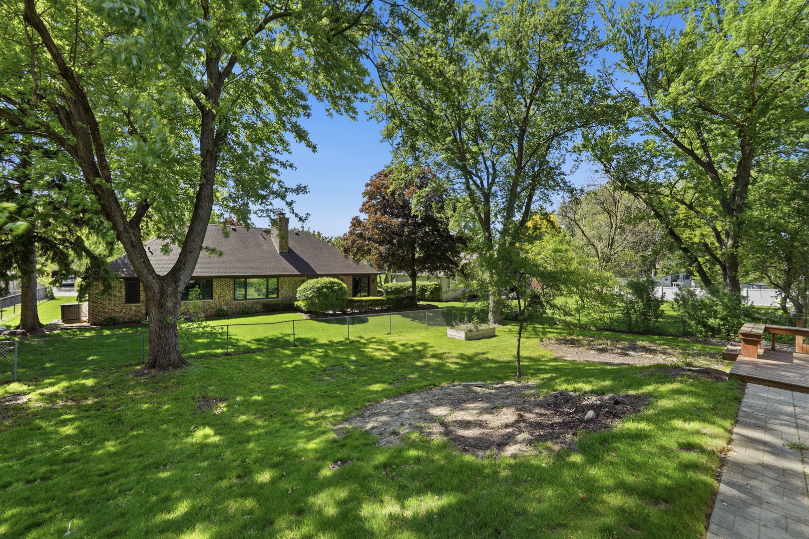 10S324 E Hampshire Lane, Willowbrook, IL 60527