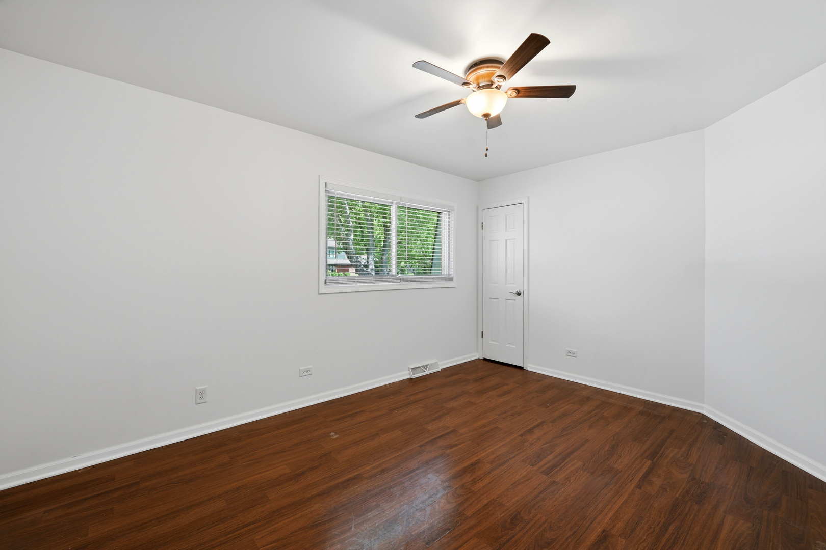 10S324 E Hampshire Lane, Willowbrook, IL 60527