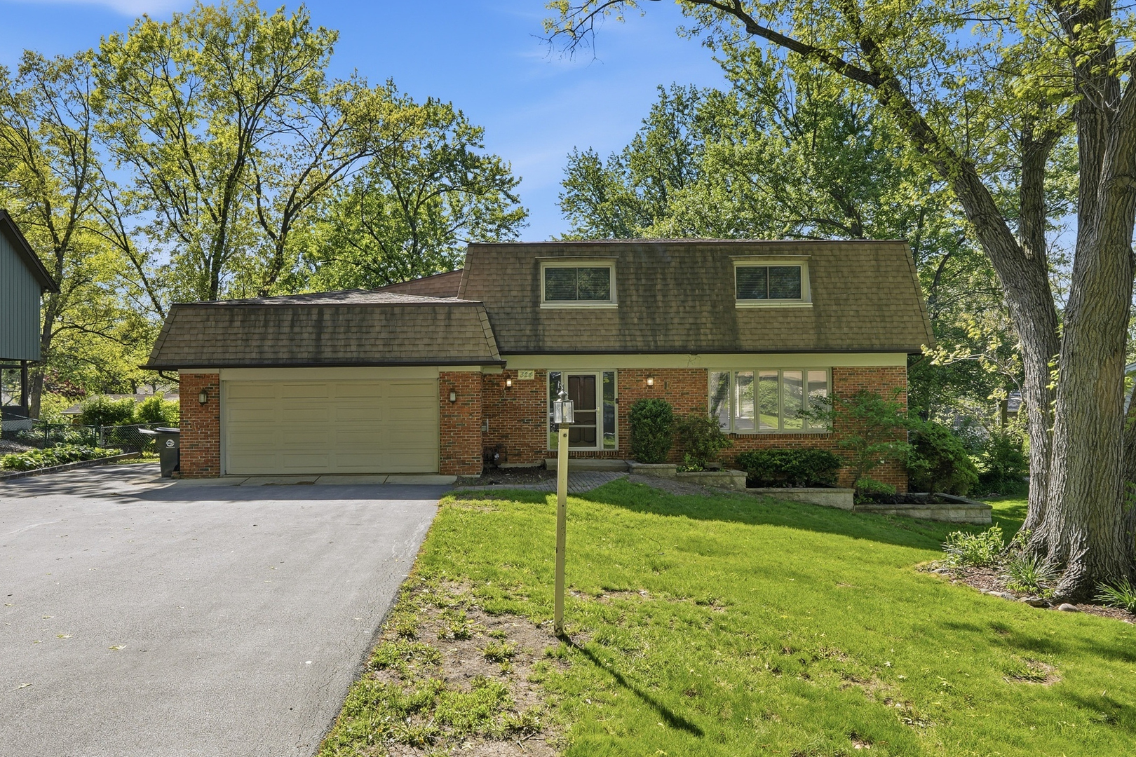10S324 E Hampshire Lane, Willowbrook, IL 60527