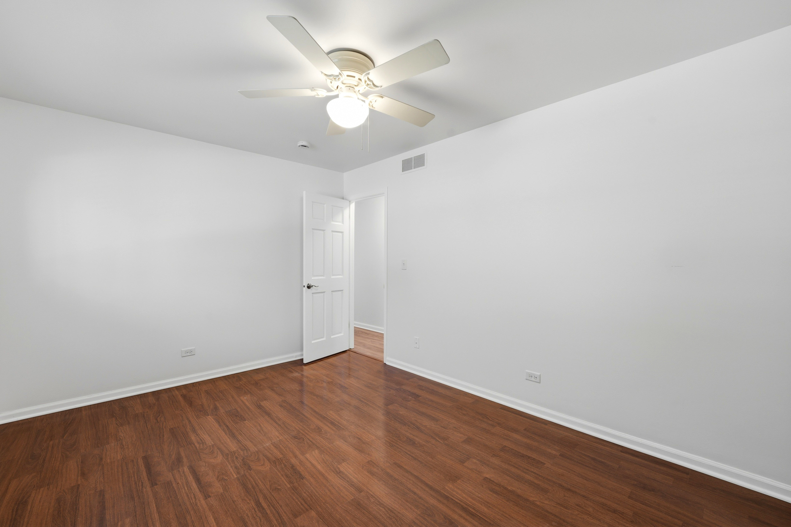 10S324 E Hampshire Lane, Willowbrook, IL 60527