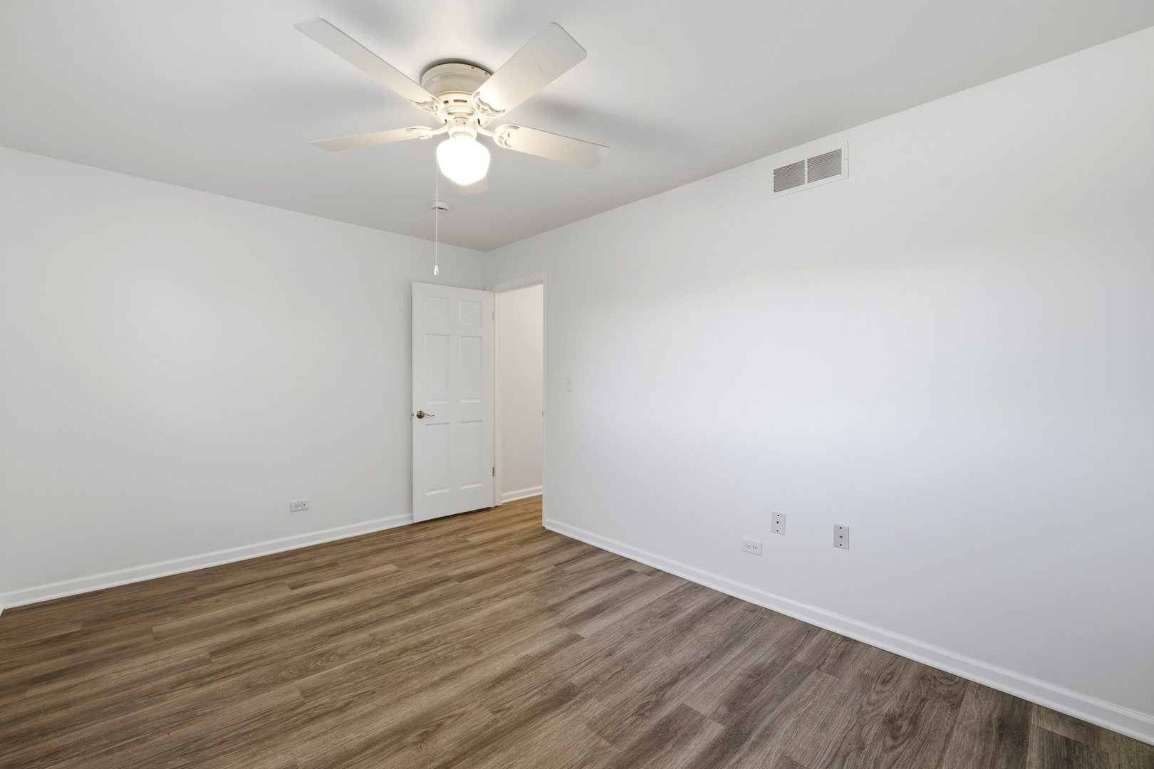 10S324 E Hampshire Lane, Willowbrook, IL 60527