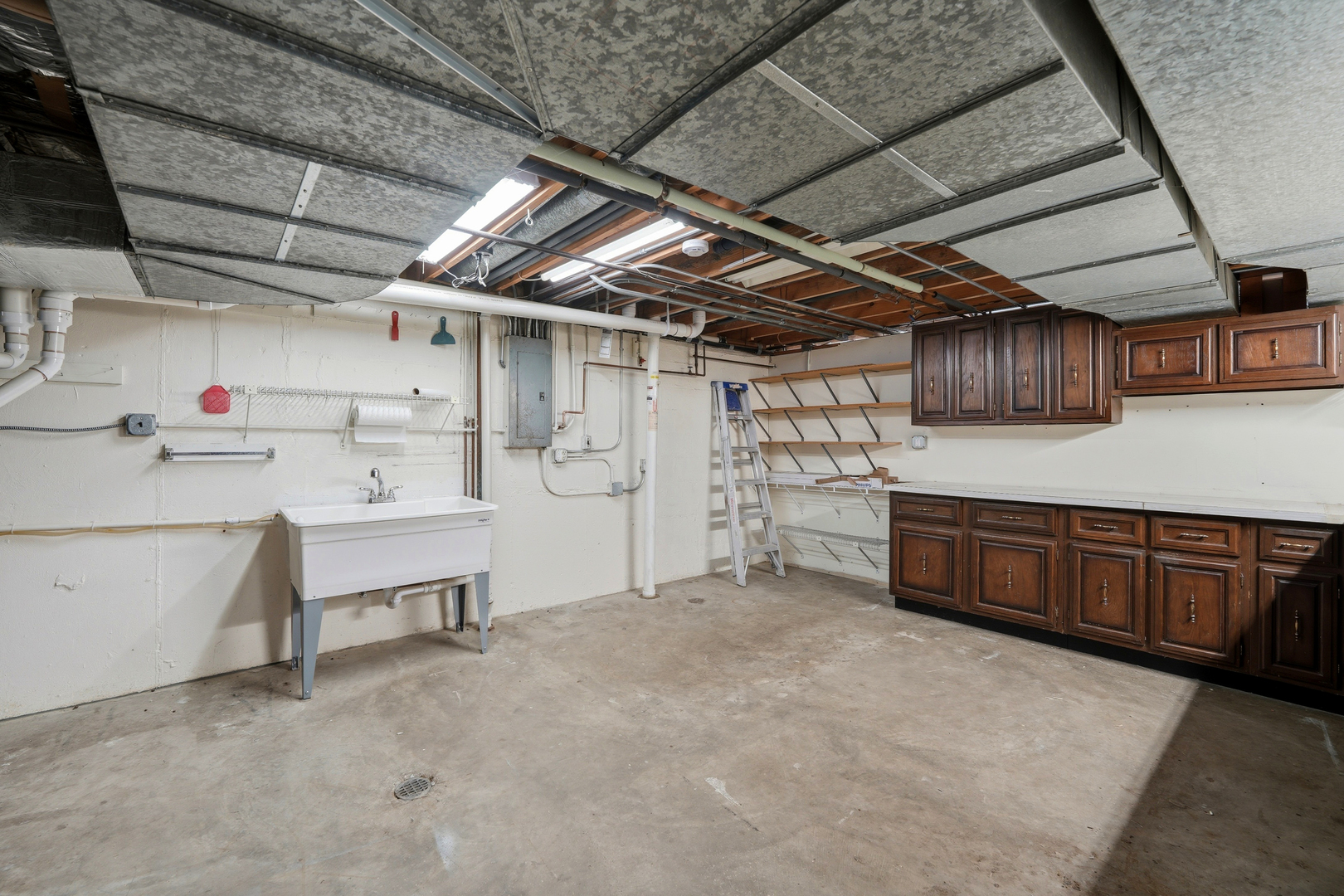 10S324 E Hampshire Lane, Willowbrook, IL 60527