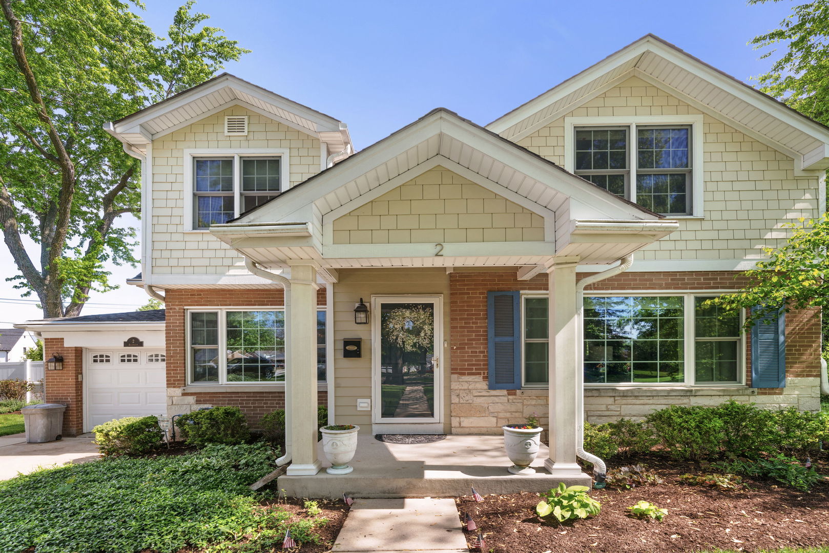 2 Algonquin Road, Clarendon Hills, IL 60514