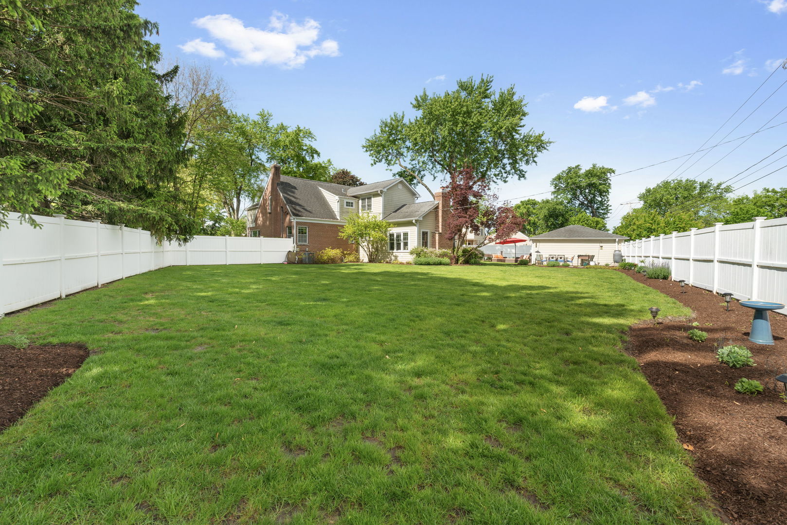2 Algonquin Road, Clarendon Hills, IL 60514