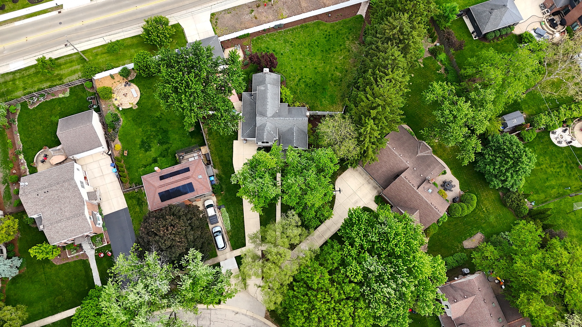 2 Algonquin Road, Clarendon Hills, IL 60514