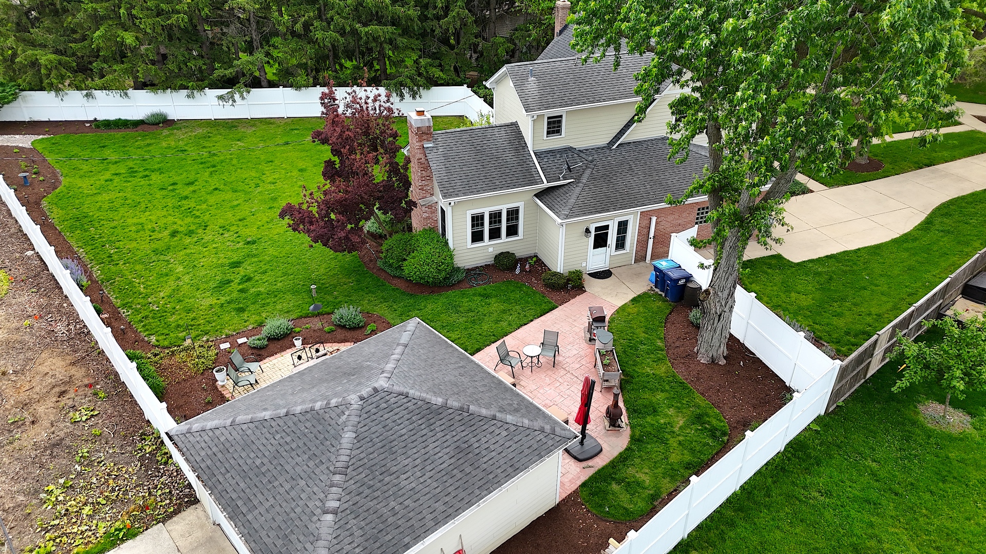2 Algonquin Road, Clarendon Hills, IL 60514