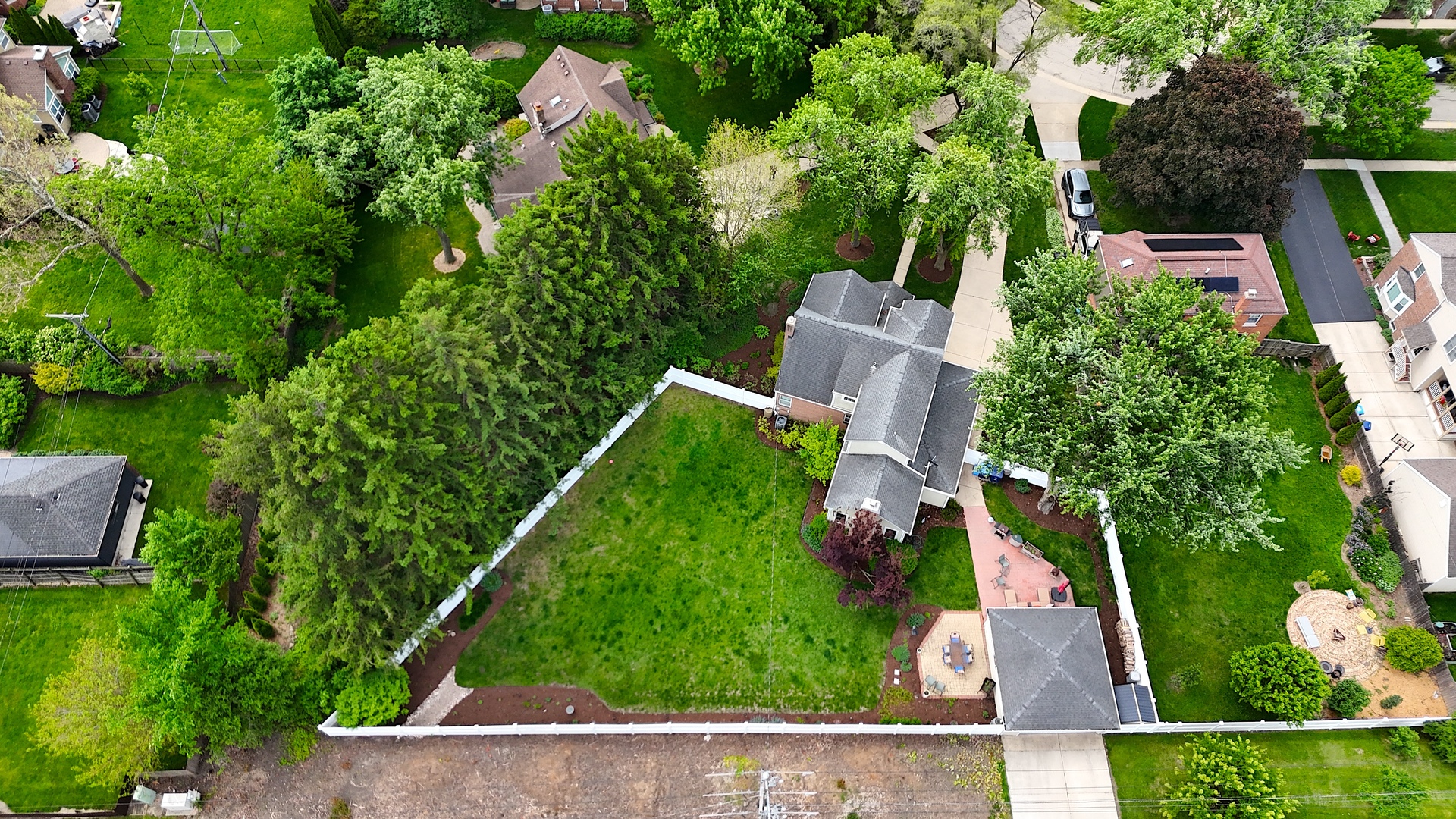 2 Algonquin Road, Clarendon Hills, IL 60514
