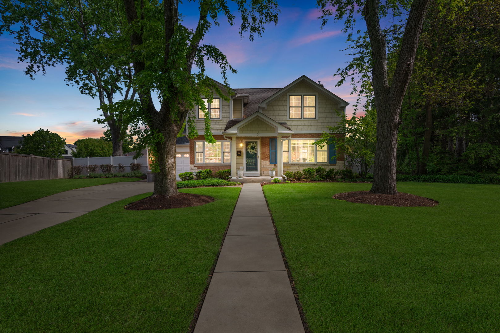 2 Algonquin Road, Clarendon Hills, IL 60514
