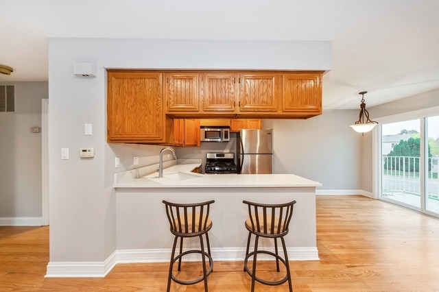 608 Inverrary Lane #608, Deerfield, IL 60015