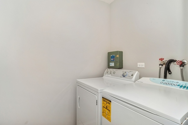608 Inverrary Lane #608, Deerfield, IL 60015