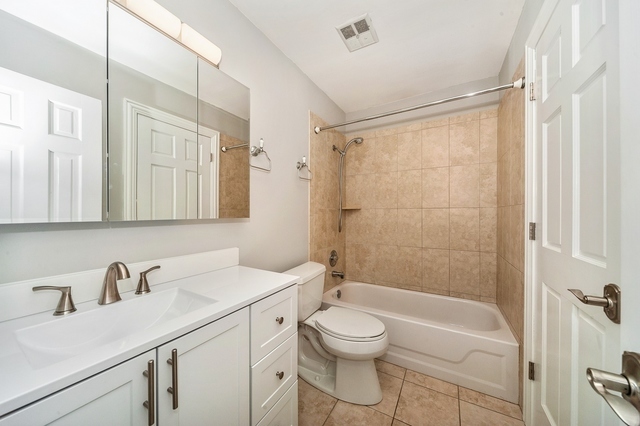 608 Inverrary Lane #608, Deerfield, IL 60015