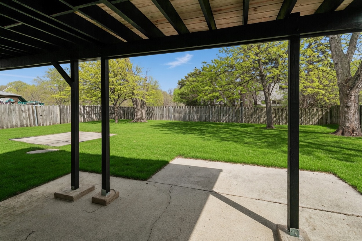 212 S River Road, Naperville, IL 60540