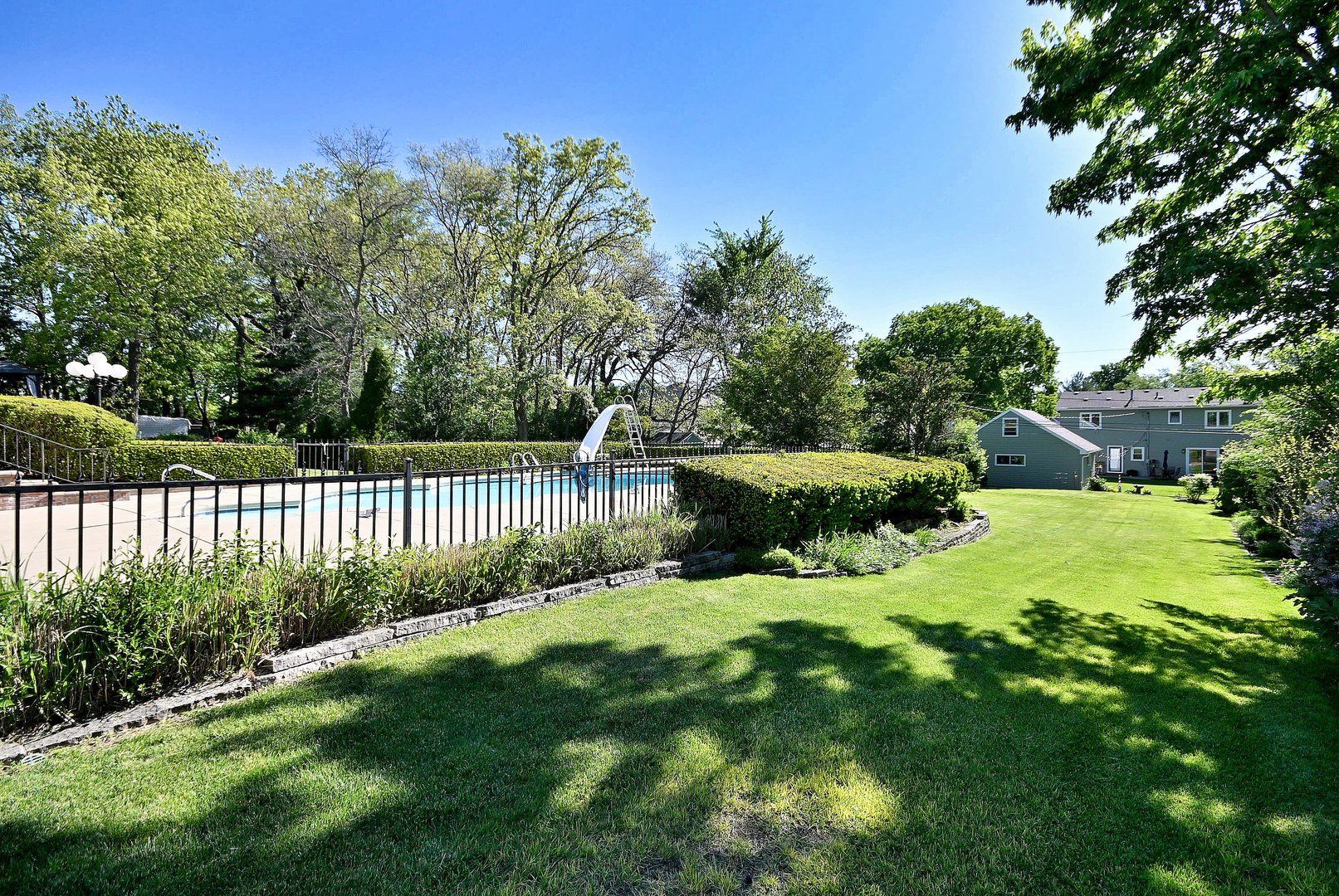 9S631 William Drive, Burr Ridge, IL 60527