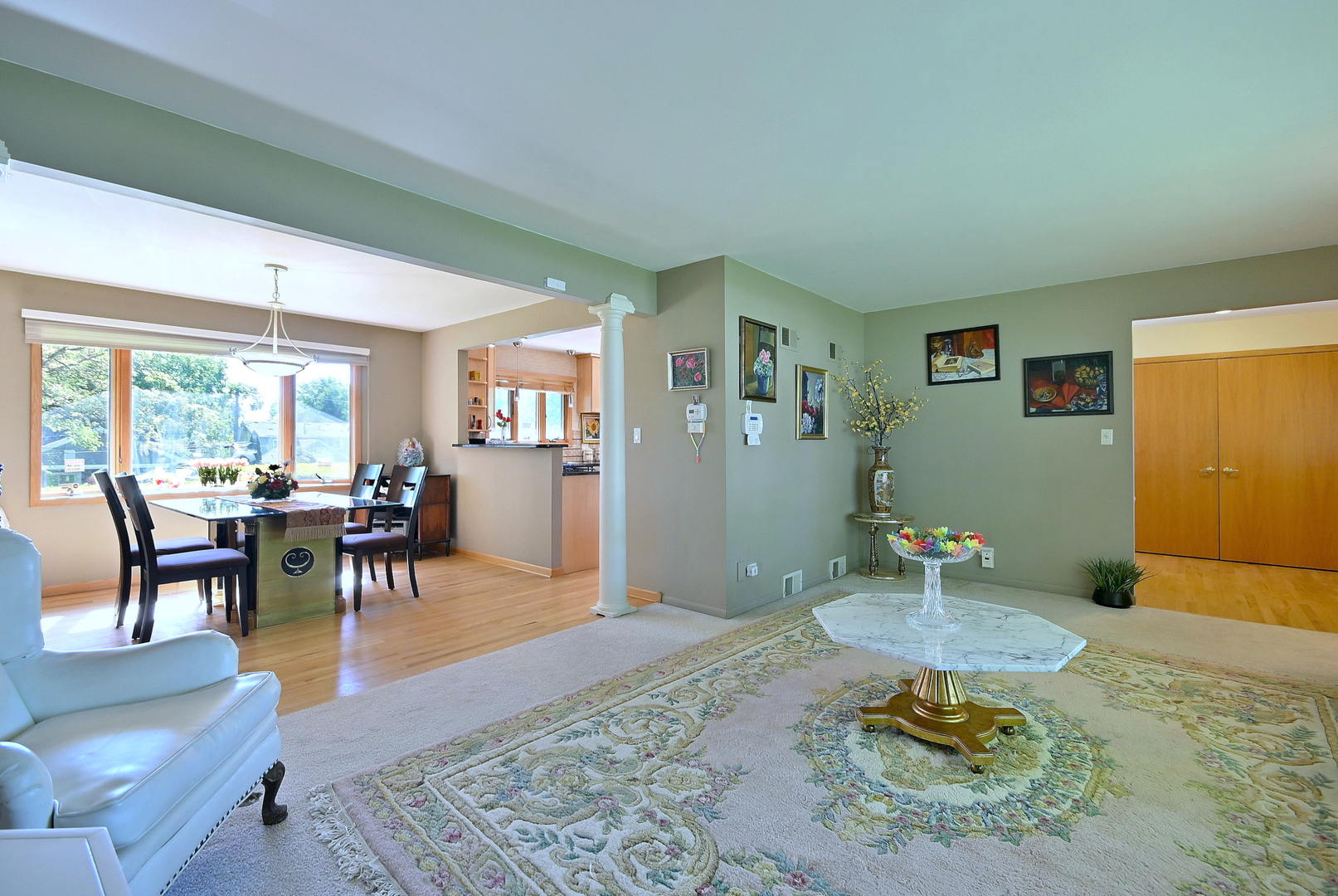 9S631 William Drive, Burr Ridge, IL 60527