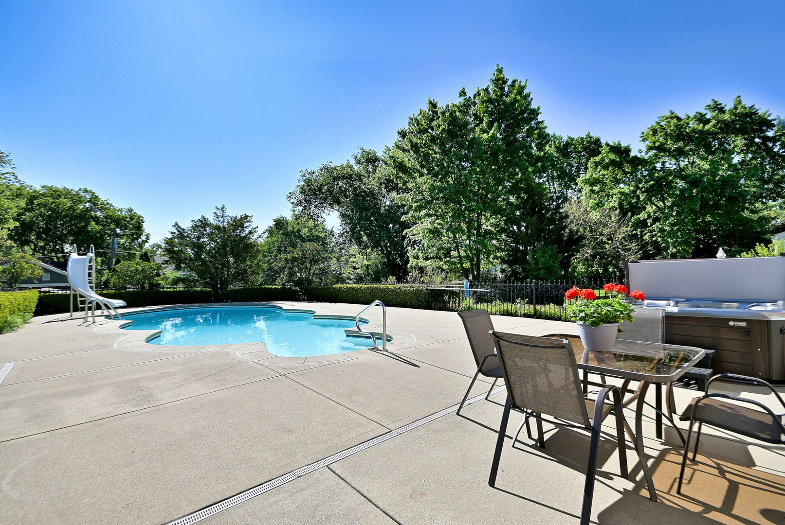 9S631 William Drive, Burr Ridge, IL 60527