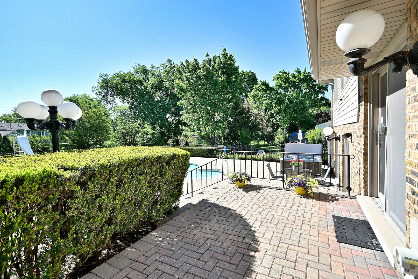 9S631 William Drive, Burr Ridge, IL 60527