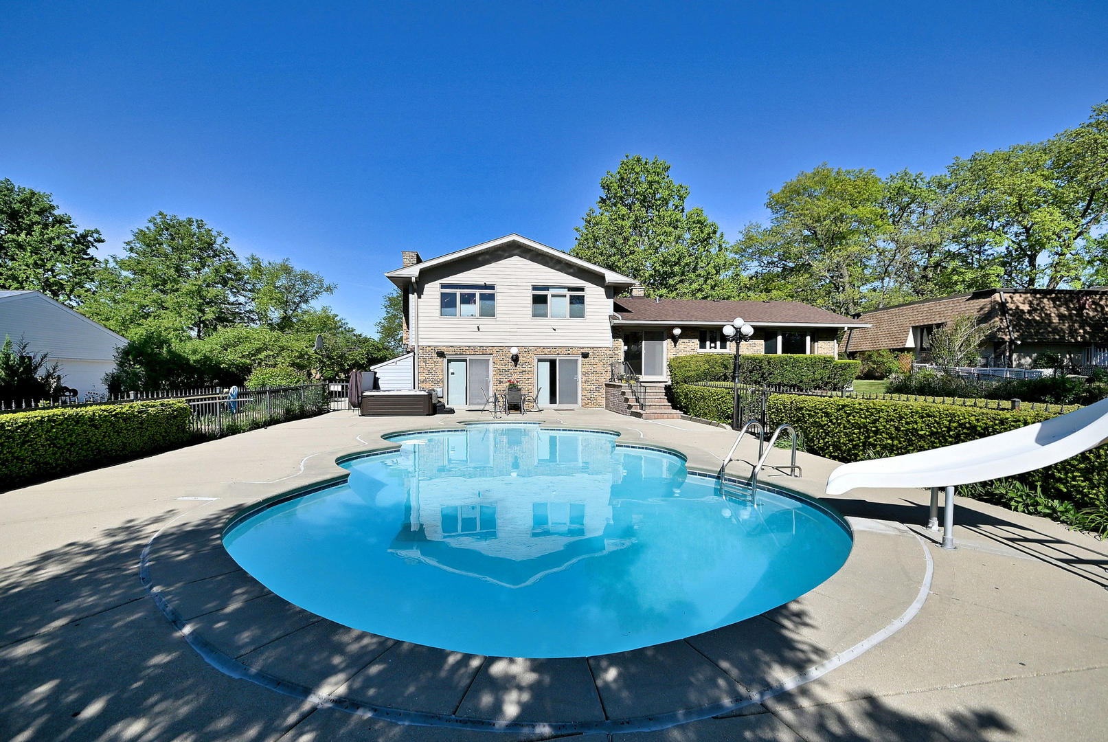 9S631 William Drive, Burr Ridge, IL 60527