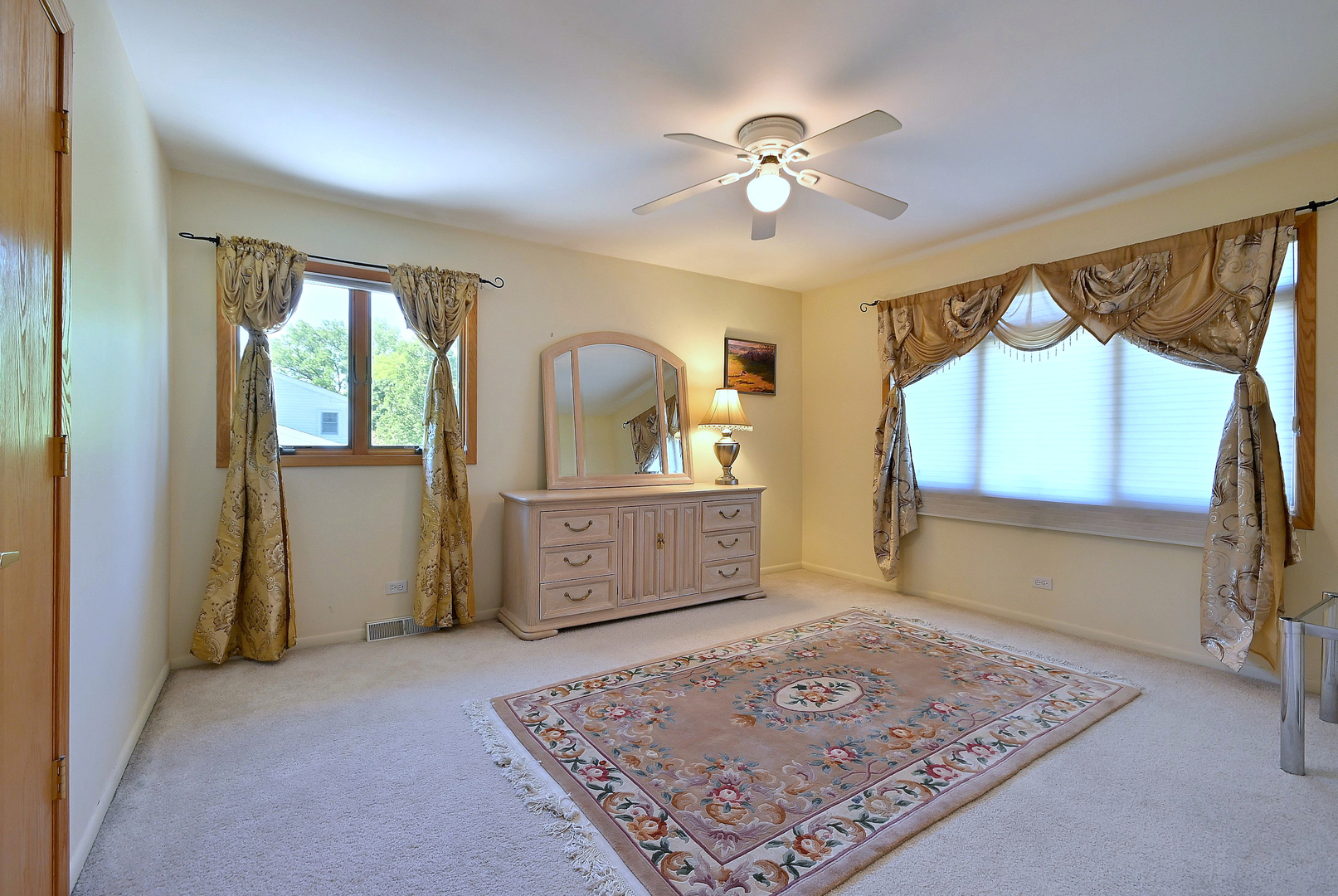 9S631 William Drive, Burr Ridge, IL 60527
