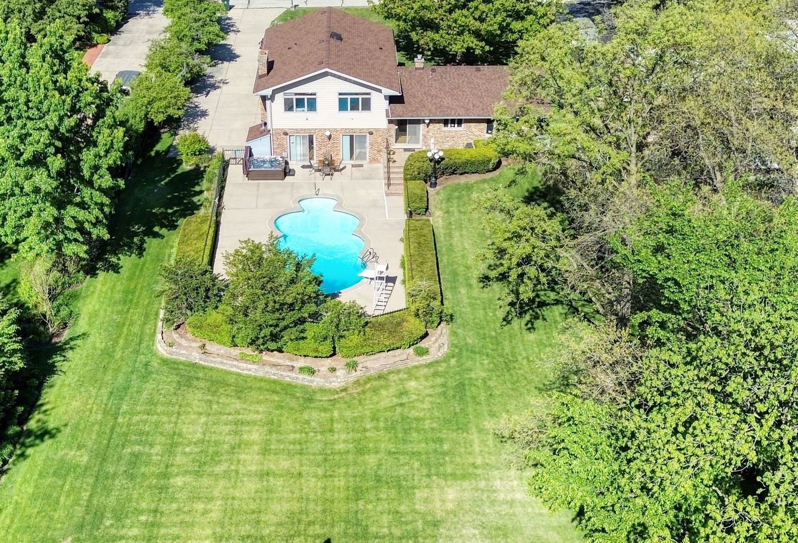 9S631 William Drive, Burr Ridge, IL 60527