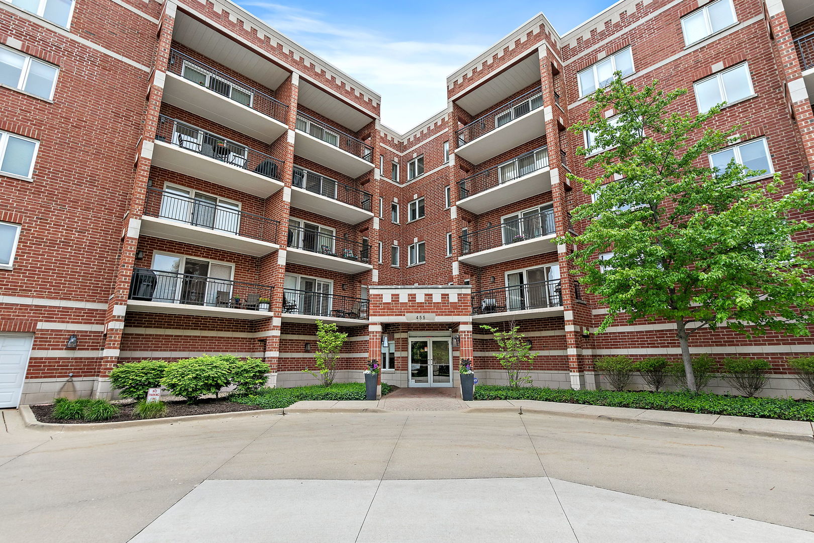 455 W Front Street #201, Wheaton, IL 60187