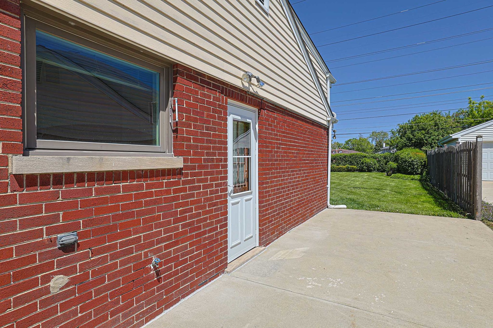 7306 Arcadia Street, Morton Grove, IL 60053